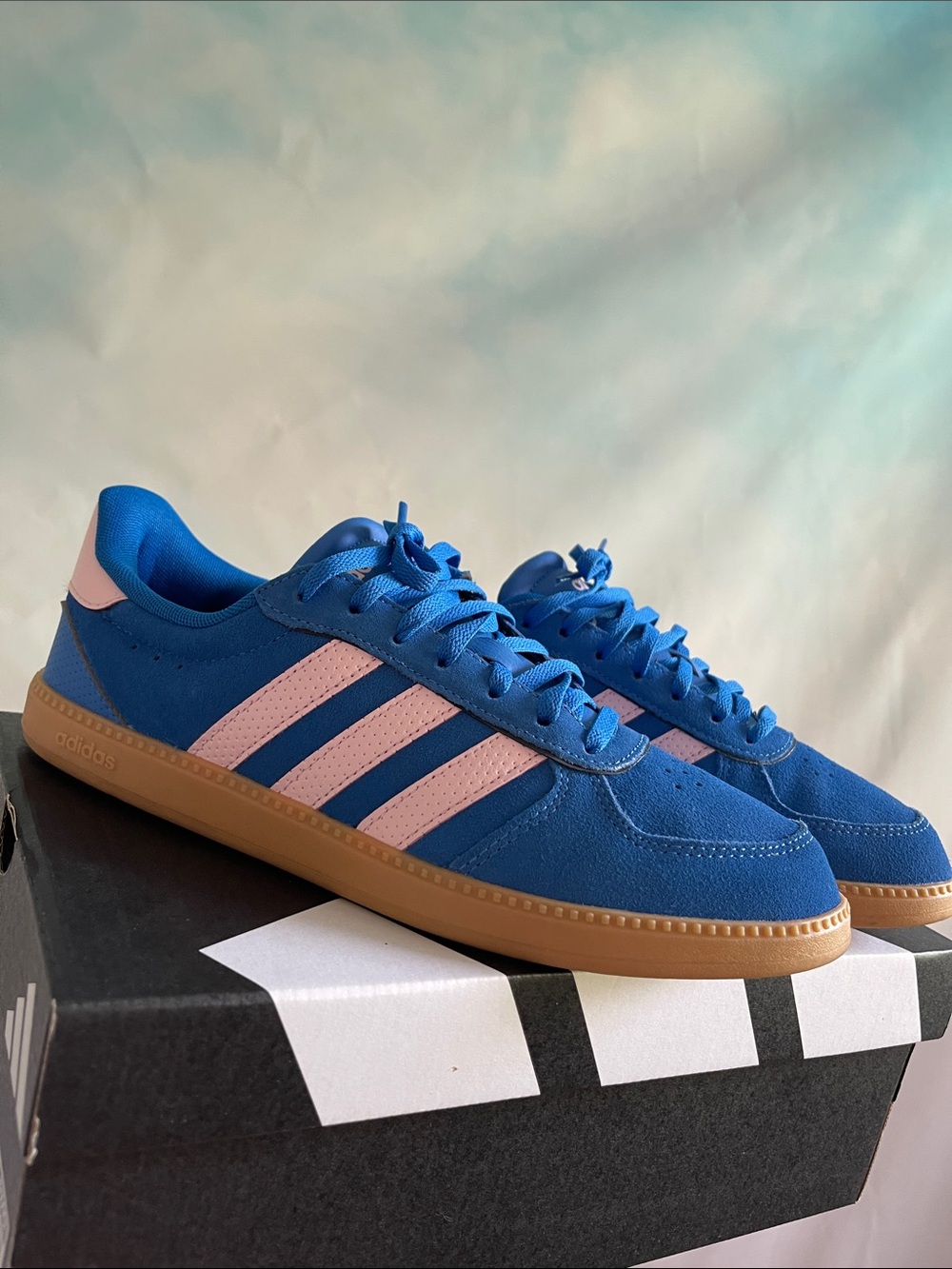 adidas Women’s Blue Suede Breaknet Sleek Sneakers size 9